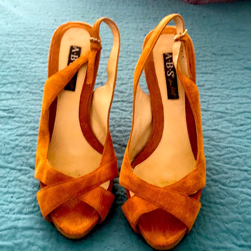 A.B.S Schwartz heels mustard 4.5 heels - Picture 1 of 4